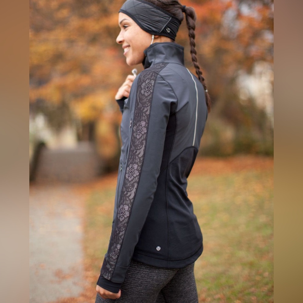 ၁၇$200 retail softshell Run: Draft Dodger Jacket Black